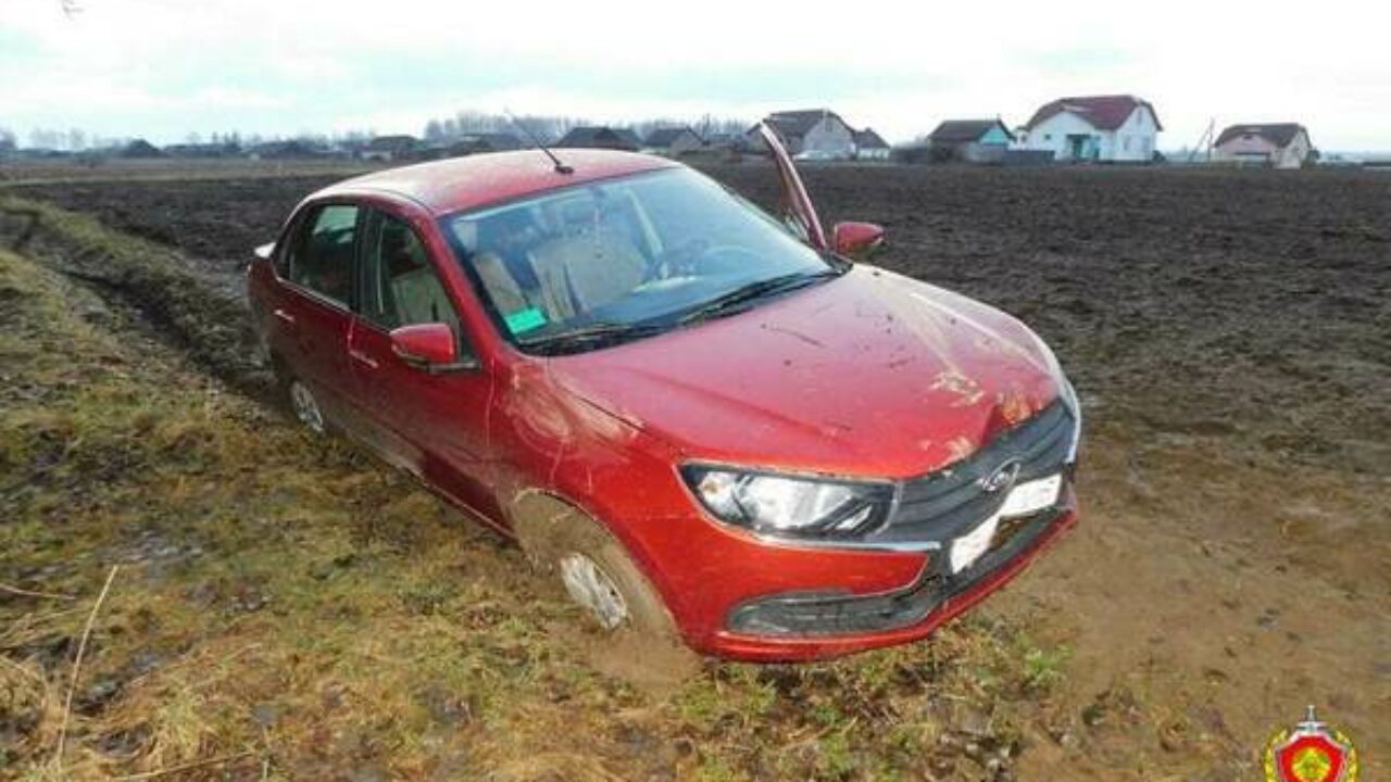 В Кличевском районе двое парней угнали автомобиль, а потом попытались его  поджечь - Магілёў. media