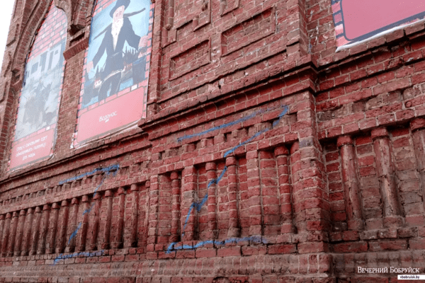 Неизвестные нарисовали буквы «Z» на фасаде старой синагоги в Бобруйске