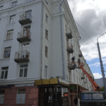 На помніку архітэктуры ў цэнтры Магілёва мяняюць балконы – фота