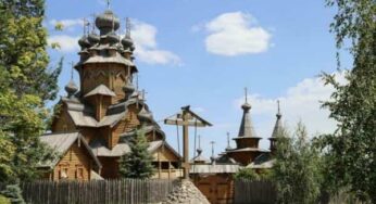 Ва Ўкраіне згарэў найвялікшы і адметны праваслаўны храм краю. Сцвярджецца, што яго атакавалі расійскія вайскоўцы