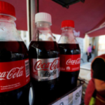 Coca-Cola Company уходит с российского рынка. Сейчас распродаёт запасы