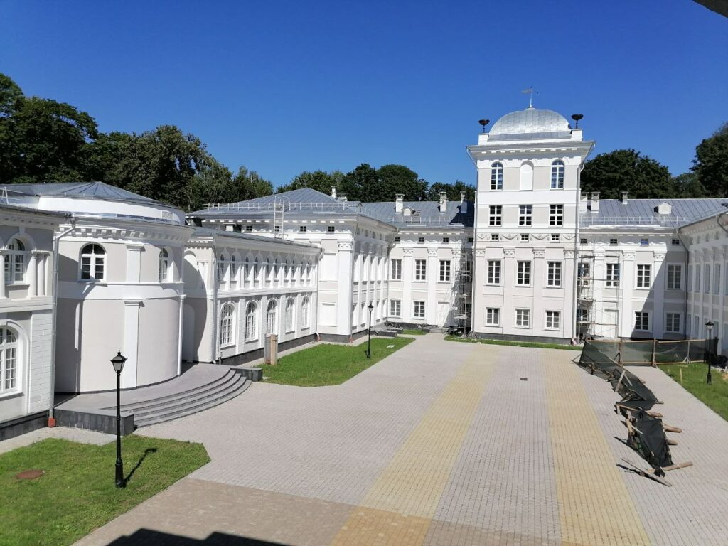 Пабачце, як выглядае 200-гадовы палац у Жылічах (фота)