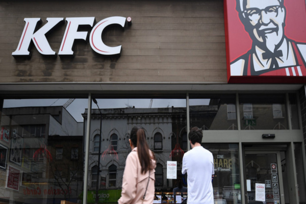 Сетка ядальняў KFC распрадае актывы і пакідае расійскі рынак