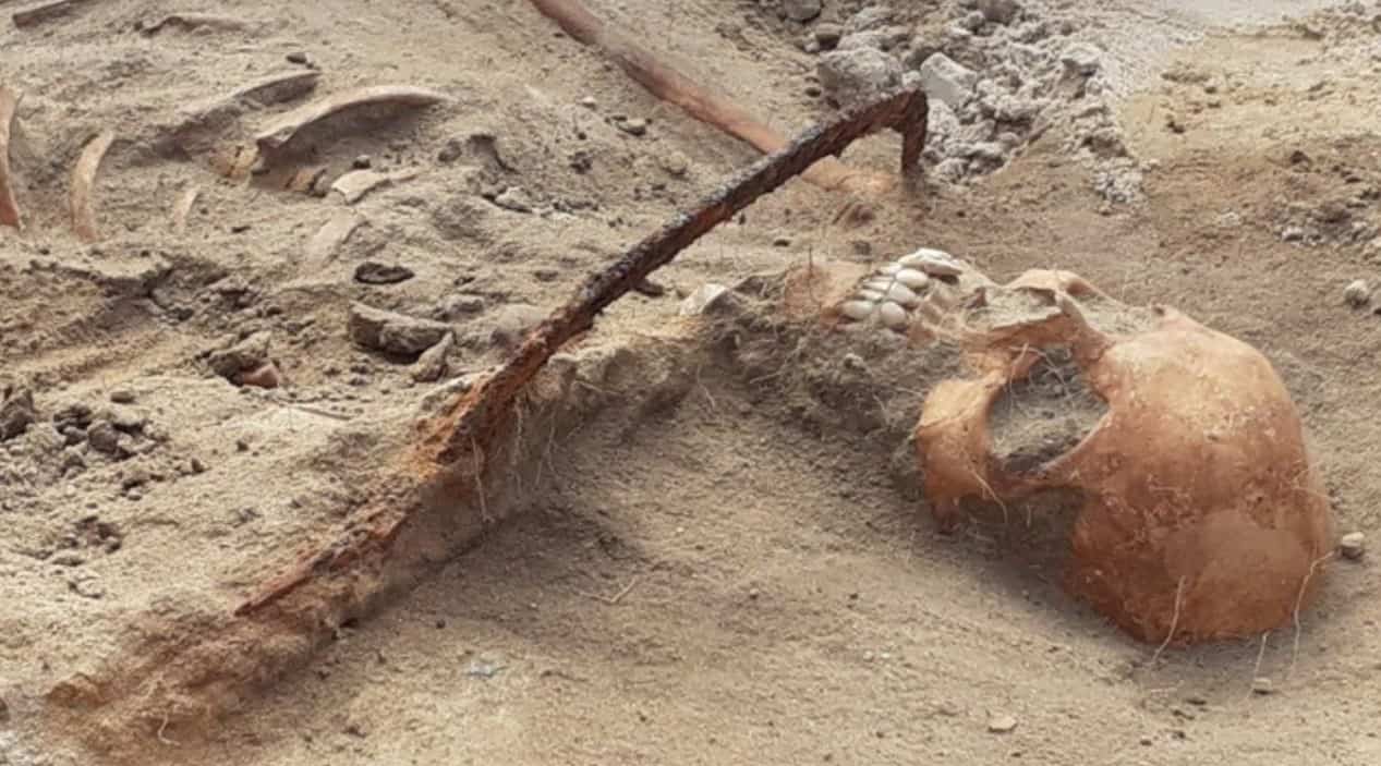 Польскія археолагі знайшлі шкілет жанчыны з сярпом на горле