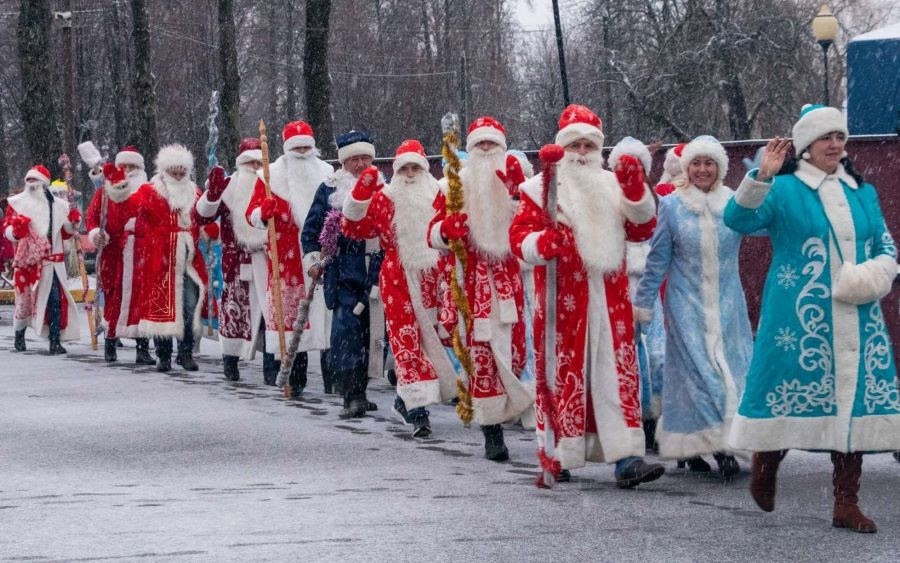 У Кіраўску сёння пройдзе парад Дзедаў Марозаў і Снягурак