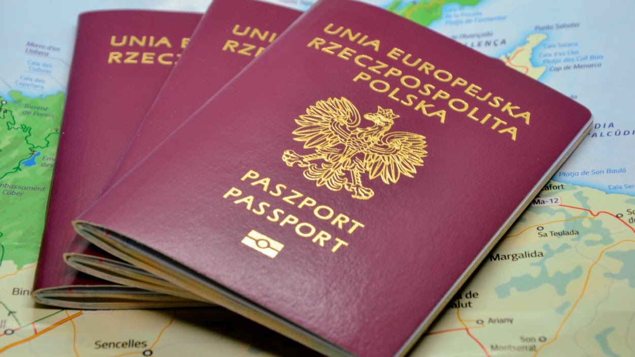 Стало известно, сколько белорусов получило польское гражданство в прошлом году