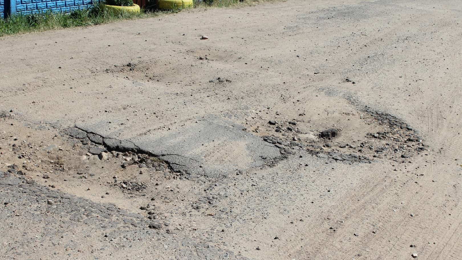жители городка под Шкловом заставили отремонтировать свои дороги
