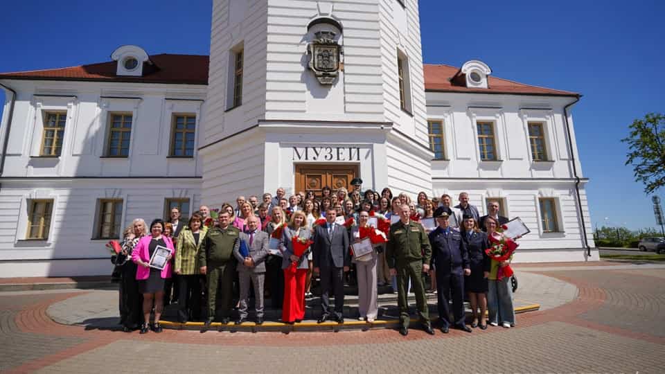 В Могилеве “парламентарии” благодарили “сенаторов”, а кукушки хвалили петухов