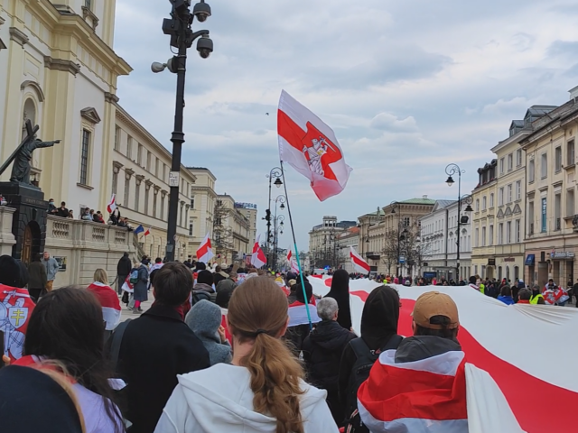 У Магілёве пашылі 500-метровы ЧЗ-сцяг для акцыі ў Мінску