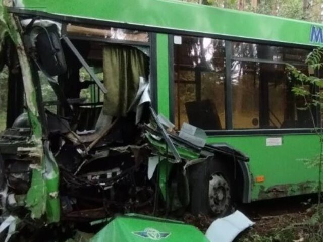 Суд наказал водителя неисправного автобуса, съехавшего с людьми в кювет под Сидоровичами