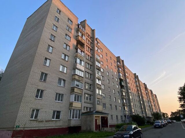 Подрядчик в Горках завалил ремонт крыши, но намерений по компенсации вреда особо не проявил