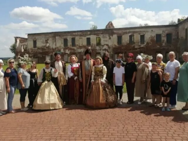 Лявониха по-быховски: фотосессия на фоне жутких руин замка