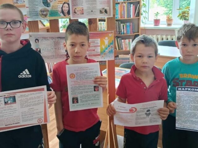 У Сідаравічах хлопцам 6-8 гадоў расказвалі пра наркаманію