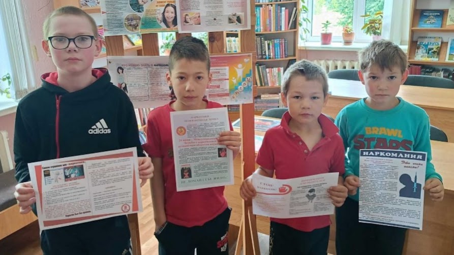У Сідаравічах хлопцам 6-8 гадоў расказвалі пра наркаманію