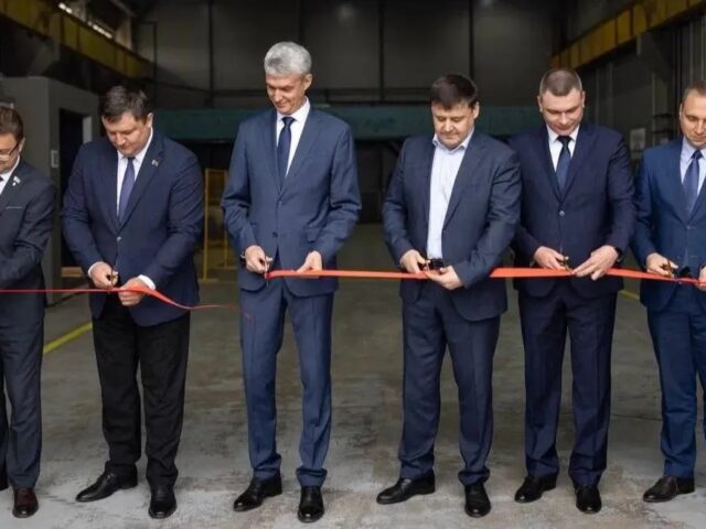 Руслан Страхар перерезал очередную красную ленточку