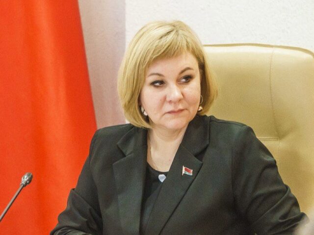 Лукашенко наградил медалью “За трудовые заслуги” женщину и двух членов