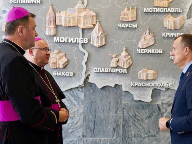 Чамадан, вакзал… – на што намякаюць у Магілёўскім аблвыканкаме?
