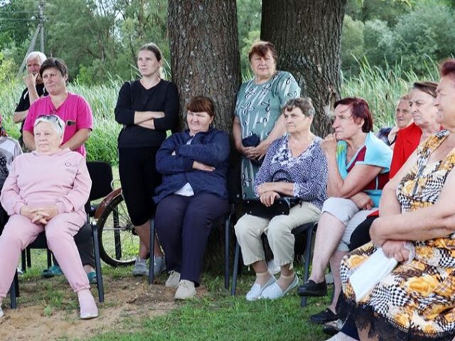 В деревне Путьки нет участкового, продавца и ФАПа, но скоро все будет