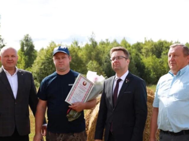 В Быховский район приезжал Руслан Страхар, но обошлось без ленточки