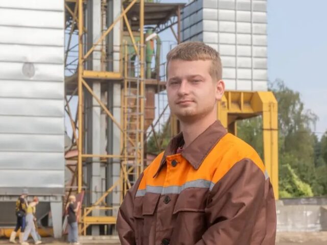 Аграрии Дрибина с полной самоотдачей работают на польской сушилке