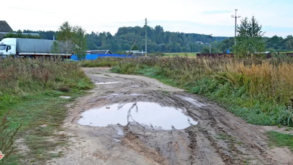 В Шклове заметили плохую дорогу на окраине города