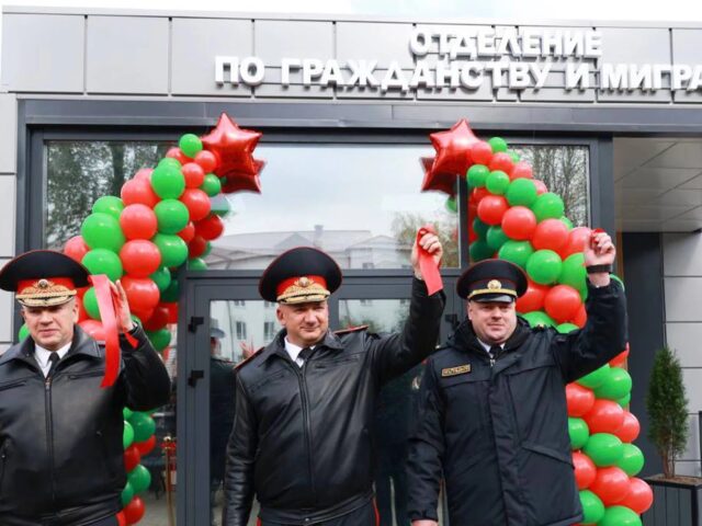 Кубраков открыл административные здания Климовичского РОВД