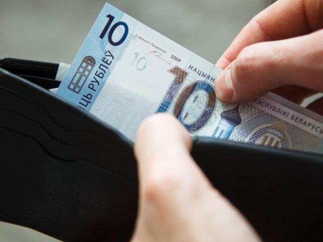 Як змяніліся заробкі ў Беларусі за пяць гадоў: хто вырас, а хто застаўся ззаду