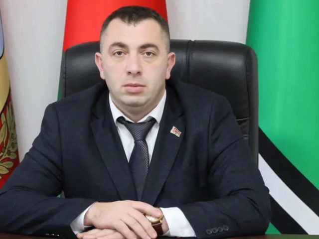 Кіраўнік Асіповічаў: кадры трэба не мяняць, а шукаць, бо іх проста няма