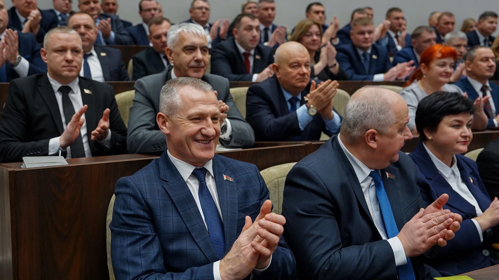 Могилевские чиновники наградили себя медалями, а “депутаты” – грамотами