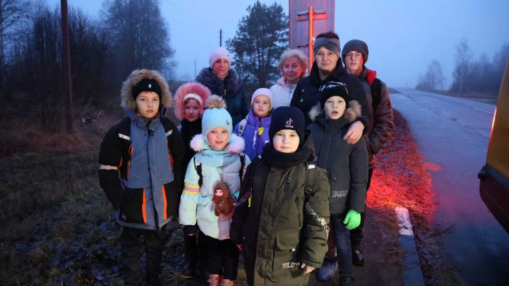 Улады Касцюковіцкага раёна хутка купяць ліхтар для дзяцей, што мерзнуць на прыпынку