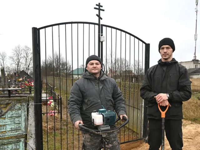 Глускі прадпрымальнік упарадкоўвае могілкі за свой кошт