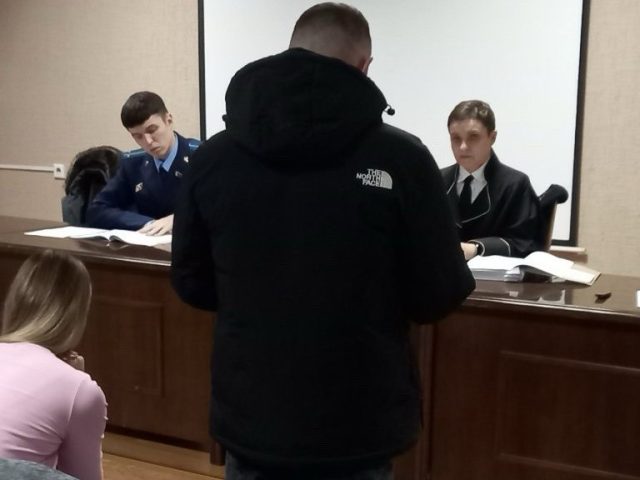 Бабруйчаніна пакаралі штрафам за збіццё і пагрозу забойствам