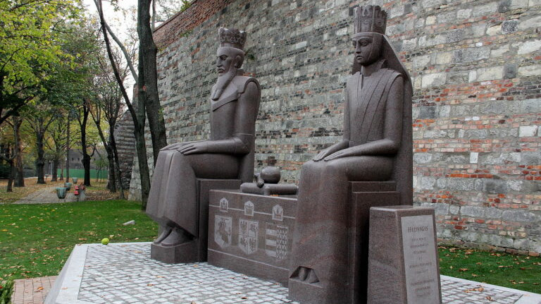 Дзень у гісторыі. 18 лютага. Шлюб Ягайлы і Ядвігі. Прэзідэнт на гадзіну. Нарадзіўся М. Гарэцкі