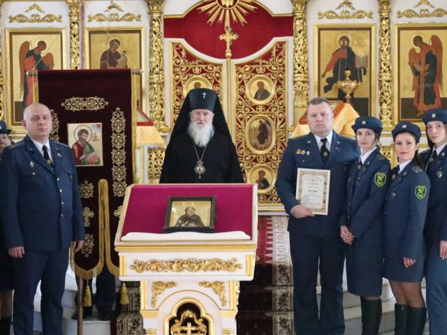 Архиепископ Софроний вручил хоругвь могилевской таможне