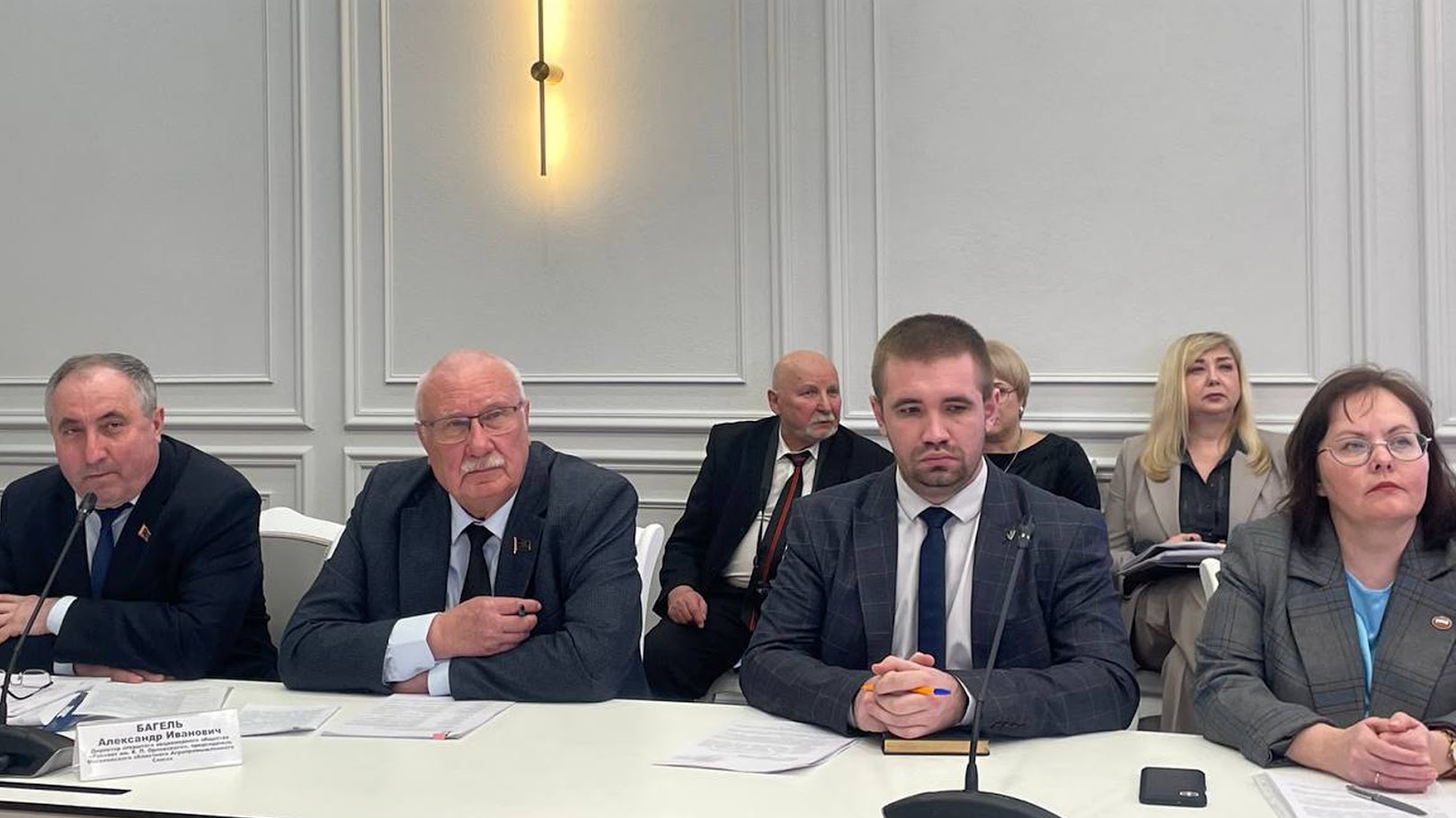 У Магілёве старыя кіраўнікі запусцілі школу маладога кіраўніка