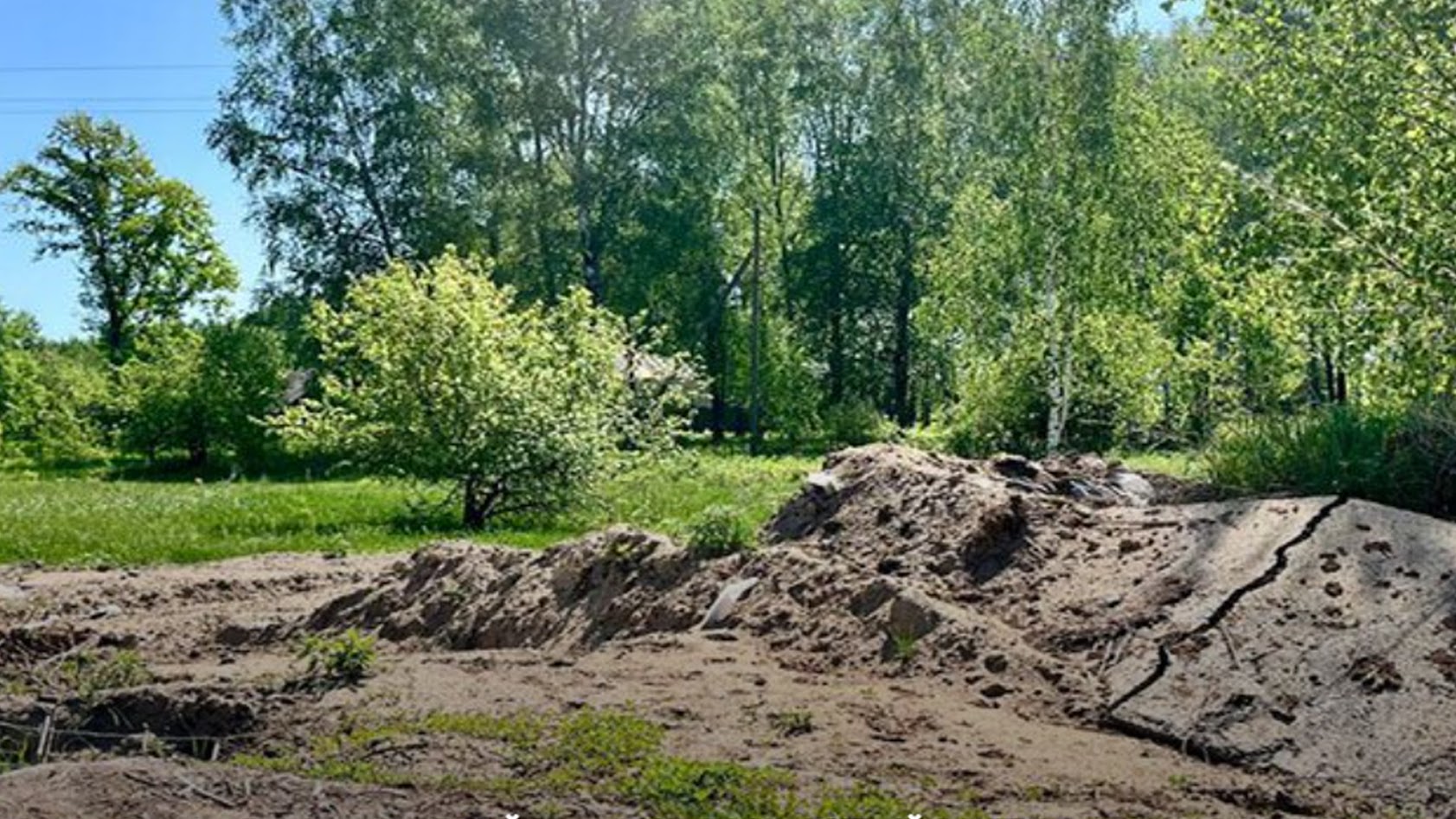 Прыбіралі, але не прыбралі: ААТ «Краснапольскі» пакінуў пасля сябе смецце ў вёсцы Ясенка