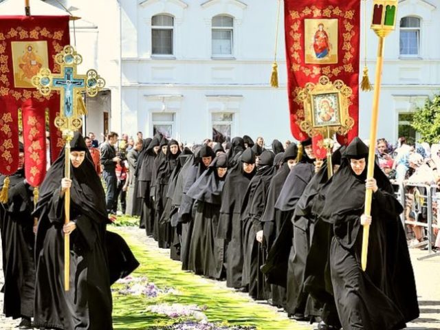 Дзень у гісторыі. 5 чэрвеня. Дзень Еўфрасінні Полацкай. Нарадзіліся мастакі Ю. Пэн, В. Занковіч, вучоны В. Еўмянькоў