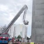 У Бабруйску эвакуіравалі будаўнікоў, якія захраслі на вышыні 19 метраў