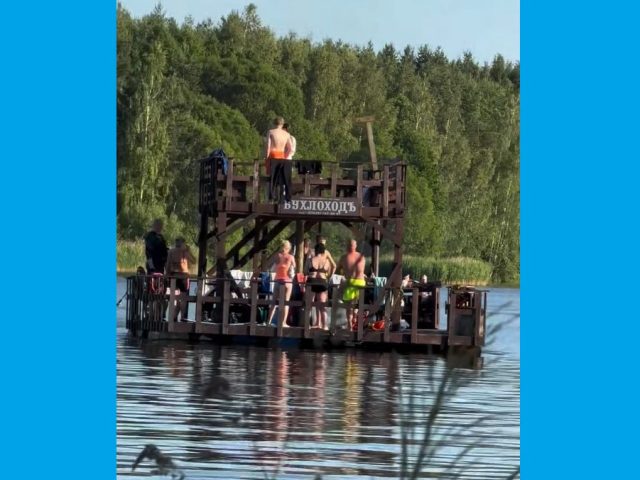 Па Рудэі плавае “Бухлаход”