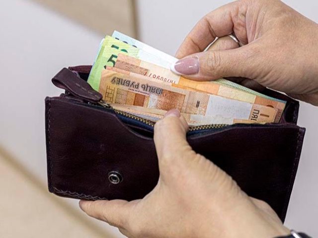 Кіраўніка касцюковіцкага сельгаспрадпрыемства аштрафавалі за невыплату 250 тысяч заробку