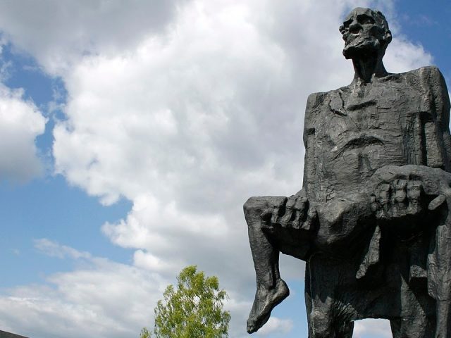 5 ліпеня ў гісторыі. Аб’яднанне цэркваў. Першае турагенства. «Хатынь». Помнік Э. Севеле. Нарадзіліся У. Вараксін, Л. Рублеўская