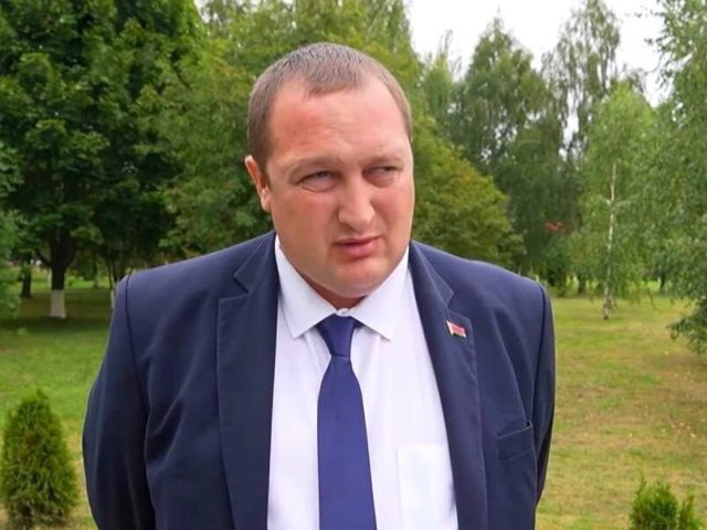 Бывший глава проблемного «Купаловского» теперь будет руководить Шкловским районом