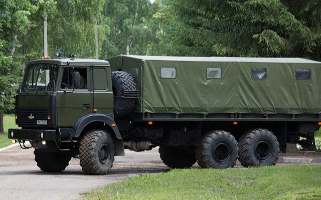 МАЗ з ваеннымі перакуліўся пад Асіповічамі, загінулі кантрактнік і салдат тэрміновай службы