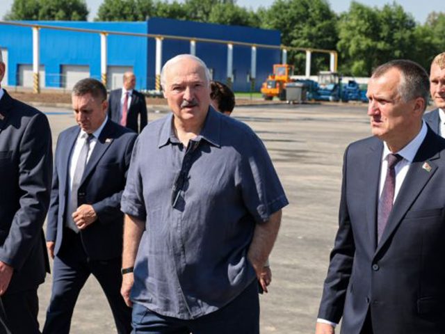 «Пелеты трэба тут»: Лукашэнка загадвае ацяпляць грануламі, якія не купіла Еўропа