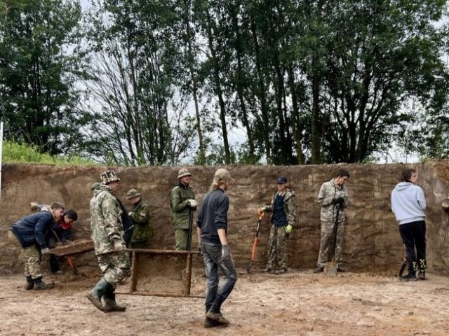 Археолагі знайшлі калектыўную пахавальню на Кругляншчыне