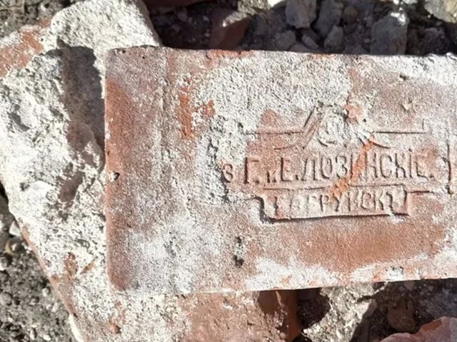 У цэнтры Бабруйска знеслі стогадовы будынак дзіцячага дома. На яго месцы пабудуюць офісны цэнтр